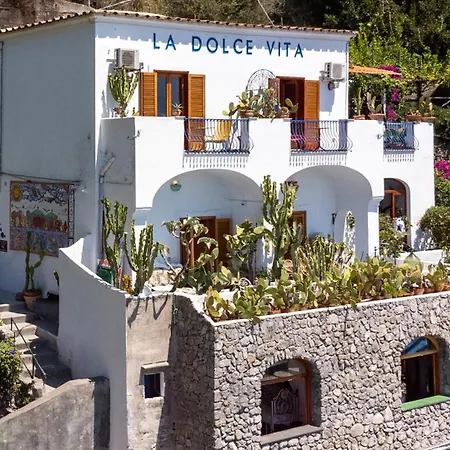 La Dolce Vita a Positano boutique hotel-3